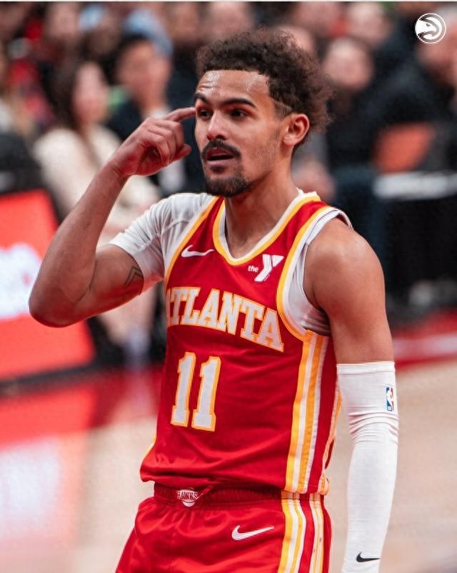 足协杯赛前举办垫场赛，张凌峰等四名成年球员对阵五十名小球员