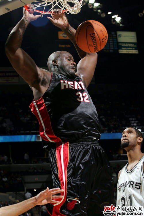 棒球手套的皮革科学为何职业球员对硬度如此挑剔