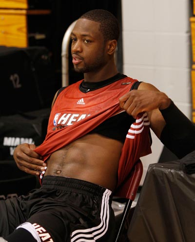 强强联合！VITURE携手8BitDo发布全球首款适配XR眼镜的拉伸式手柄 开启135英寸巨幕手游新时代！