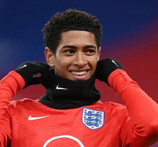 勇士球队助攻率高，全队配合默契