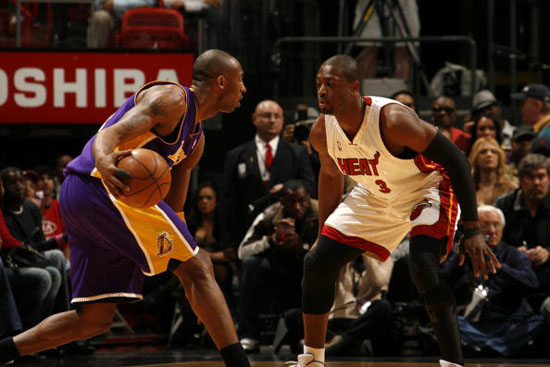 杨乐乐带儿子飞成都参加马术比赛，汪涵又缺席，沐沐露脸更像妈妈