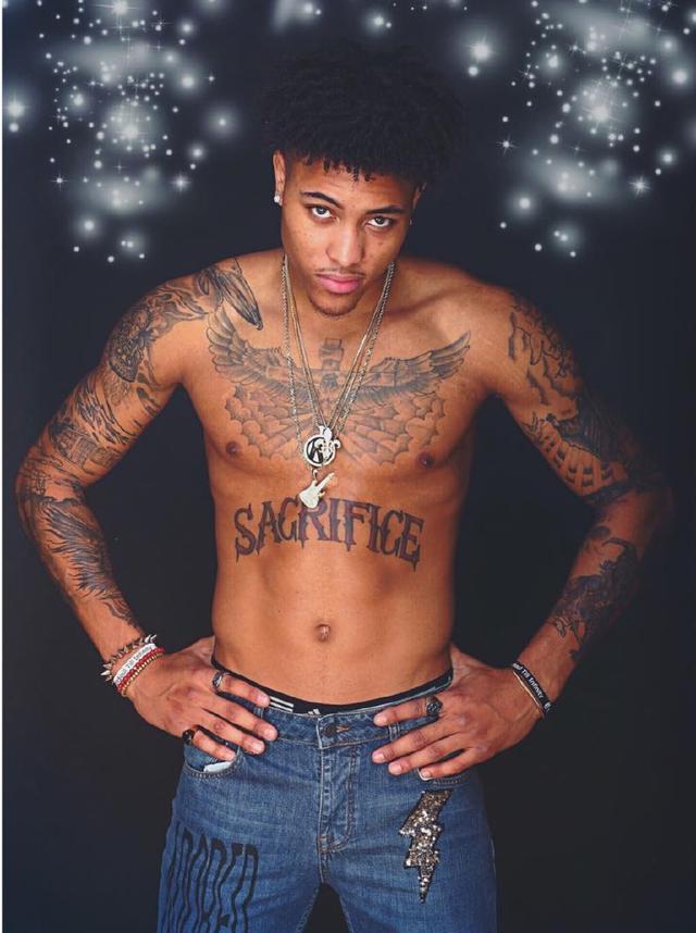 互致问候，U17世界杯期间日本队与墨西哥队在酒店相互列队致意