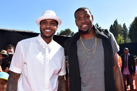 [NBA]杜兰特遭包夹分球 芬尼·史密斯三分得手