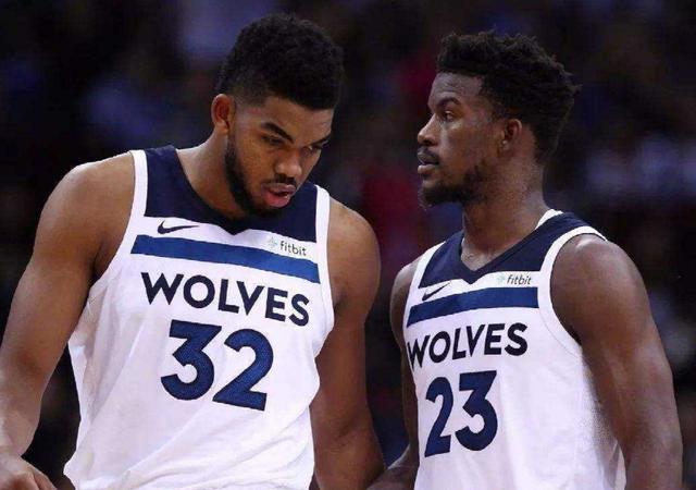 雪上飞驰，心向苍穹——滑雪运动的激情与蜕变