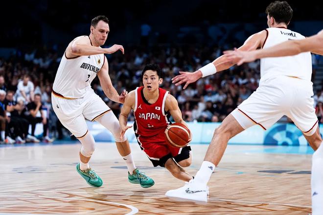 尤文薪金／出场时间比：热格罗瓦每分钟7812欧，伊尔迪兹垫底