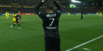 斩获4冠！德保罗为阿根廷出战80场比赛，获赠纪念球衣